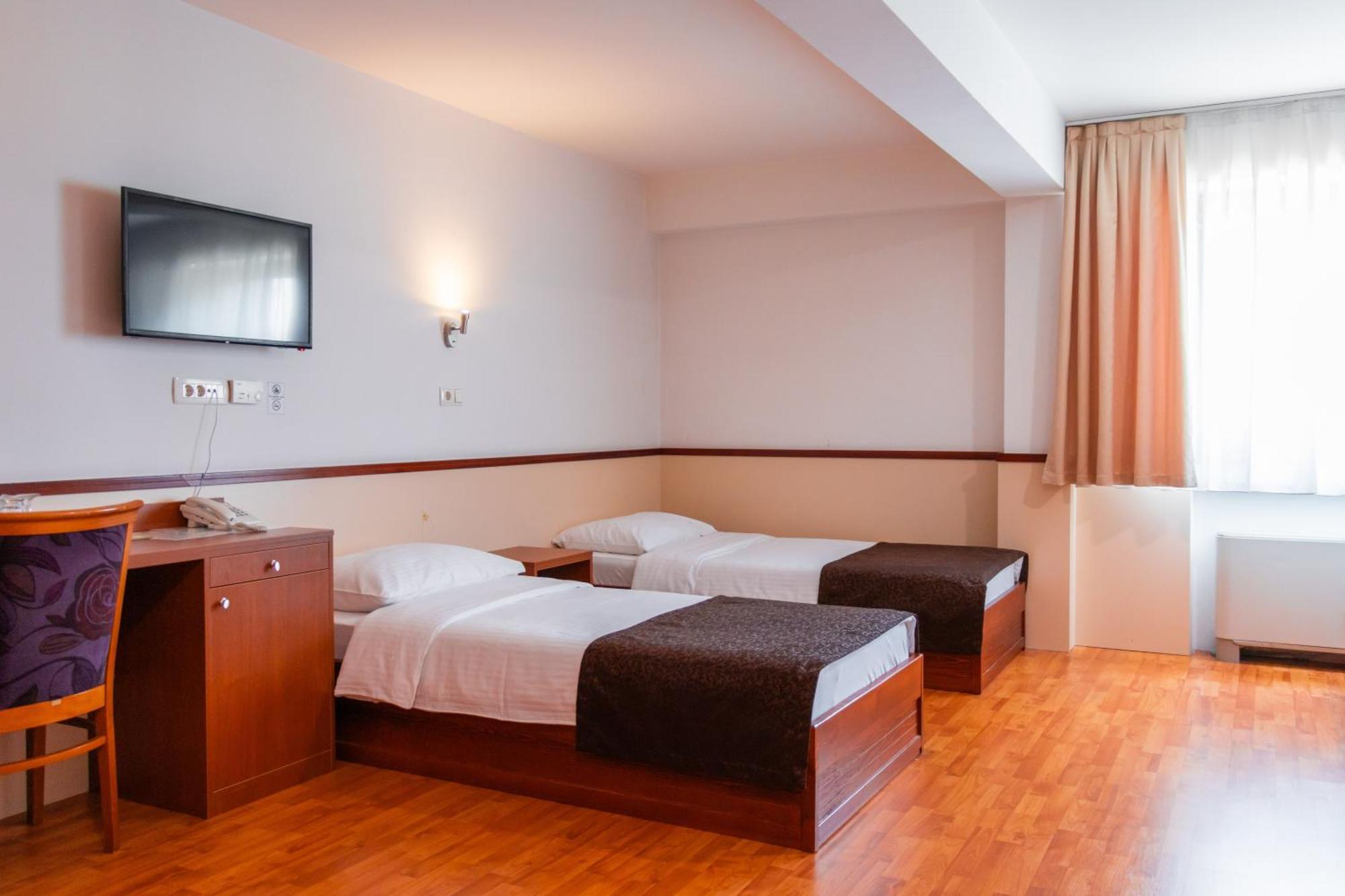 Hotel Saraj 3*