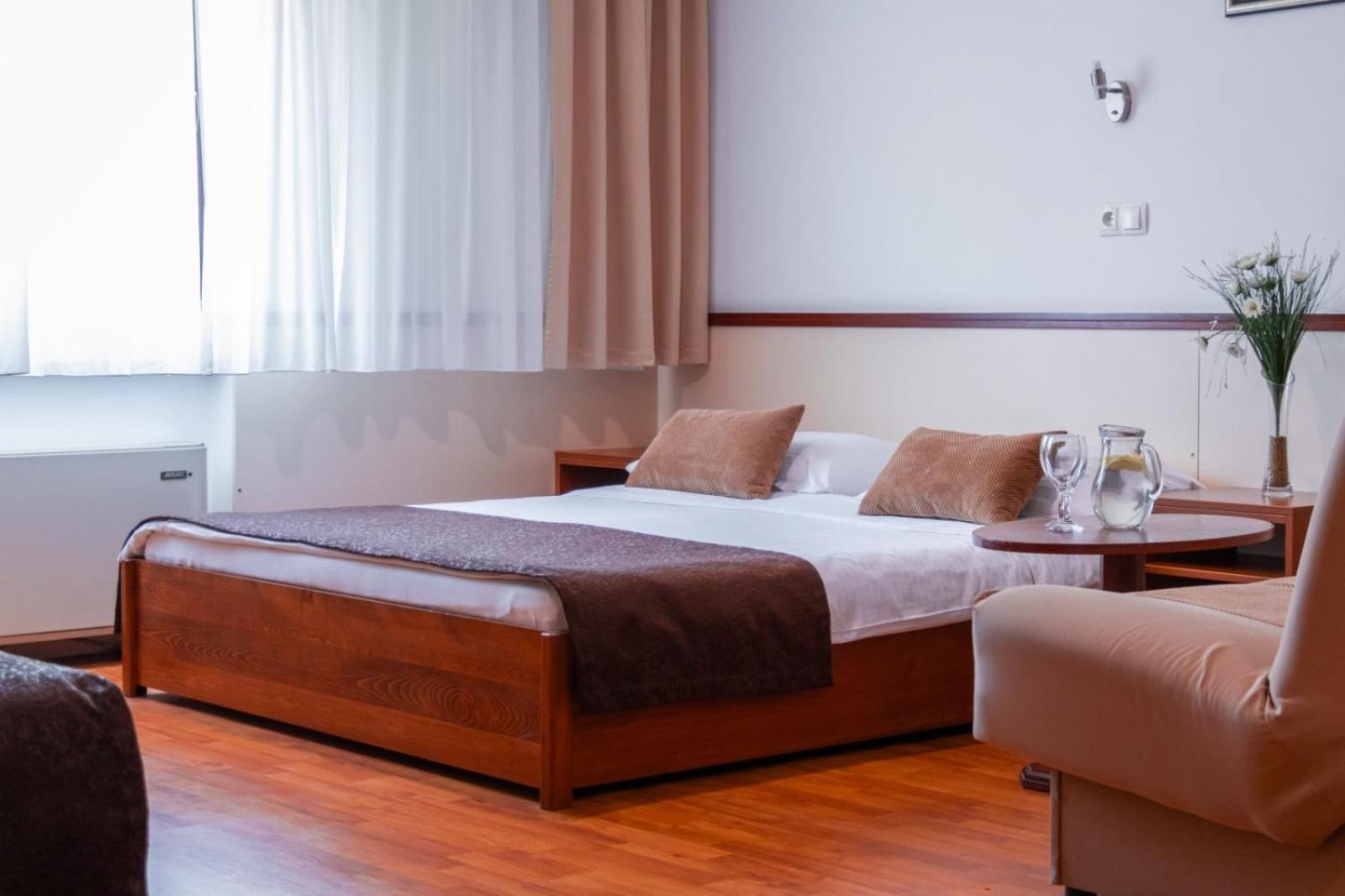 Hotel Saraj 3*